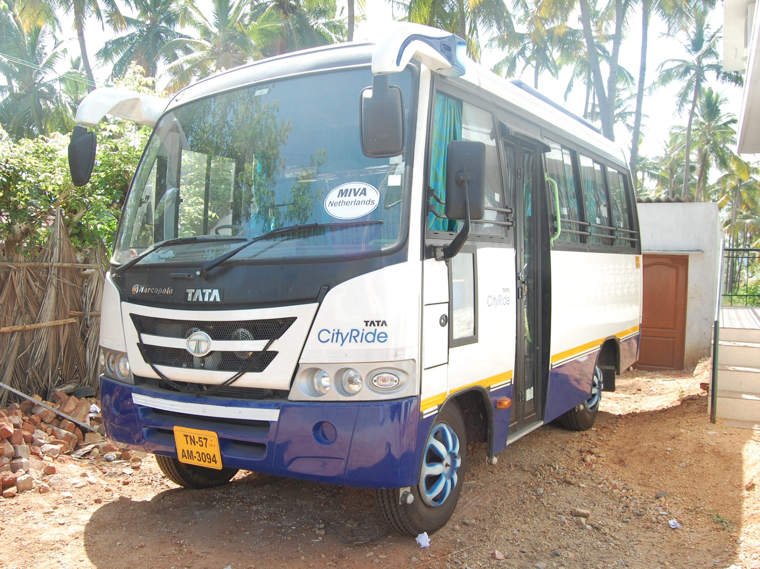 Bus pionier Thivya